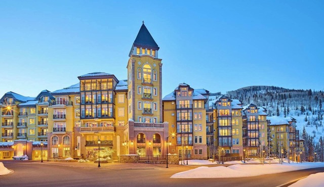 Luxurious 2 Bedroom in Vail - Family Friendly Resort On The Slopes! in Vail