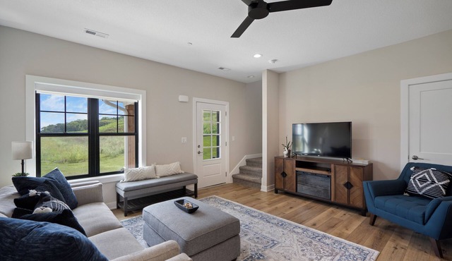 Luxurious Comfort & Convenience in West Des Moines