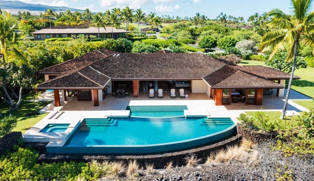 Luxurious & Serene Home w/Private Pool & Spa