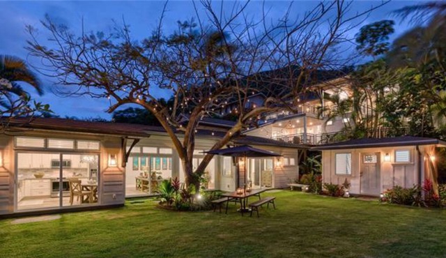 Luxury 2 bd 2 bath - world famous Lanikai Beach - less than 5 min walk to water!