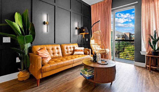 Luxury - 2BR – King Suite – Shuffleboard – Pool in Dallas