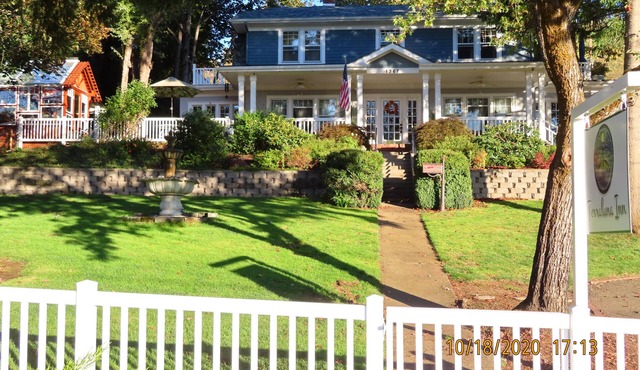Luxury, Full Service Bed and Breakfast - you are the only guest in our home! in Roseburg