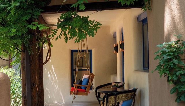 Luxury Historic Home/Gardens/Walk to Town/Hot Tub/4 BR/2 Baths in Santa Fe
