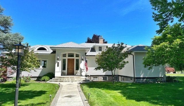 Luxury Historic Riverfront Home in Richland
