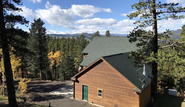 Luxury home located close to Casinos, Live music, local craft brews, & mountains in Black Hawk