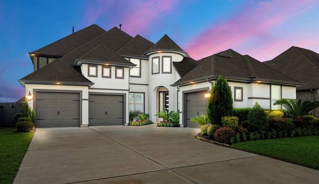 Luxury League City Retreat in League City