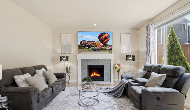 LW7: Spacious 5-bedroom house in serene Lynnwood with AC in Lynnwood