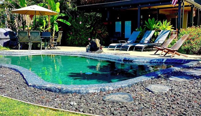 Magic Sands Oceanfront! Sleeps 18, 6-bedroom house in charming Kailua-Kona!