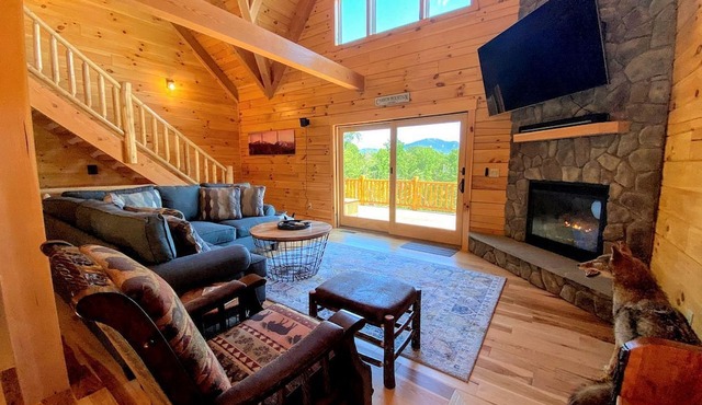 Majestic New Hampshire Log Cabin Rental with Views of Cannon Mountain in Bethlehem