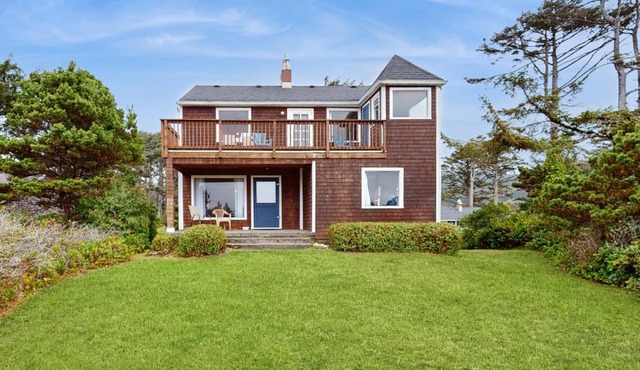 McKinnon's Beach House in Rockaway Beach