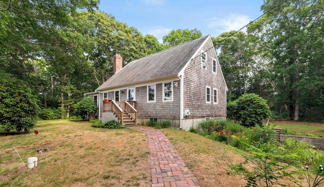 Minutes to Bayside Beaches, Dogs Welcome! in Eastham