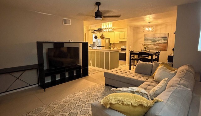 Modern 2BR/2BA Orlando Condo/10 minutes to Universal/30 minutes Disney in Orlando