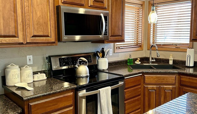Modern comforts in this spacious home - Stay, work, play! in Casper