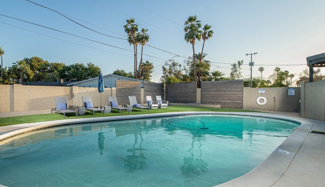 Modern Phoenix Oasis - Sleeps 12 with a Heated Pool in Phoenix