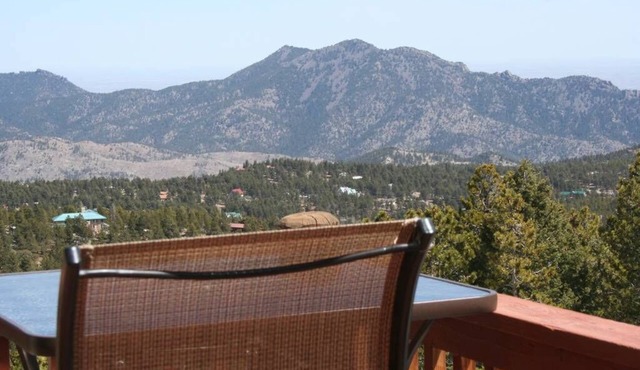 Mountain Experience/Amazing Views/Hot Tub/Ski/Close to Boulder in Golden