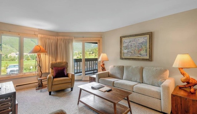 Mountain view condo w/gas fireplace, shared outdoor pool, and free WiFi in Copper Mountain