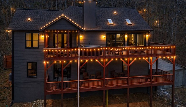 Mtn Resort Getaway - 4 Bed, 3 Bath - Lake with Kayaks , Golf, Pools, Pickleball in Jasper