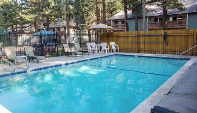 Near Eagle Lodge | Near Shuttle & Shopping! in Mammoth Lakes