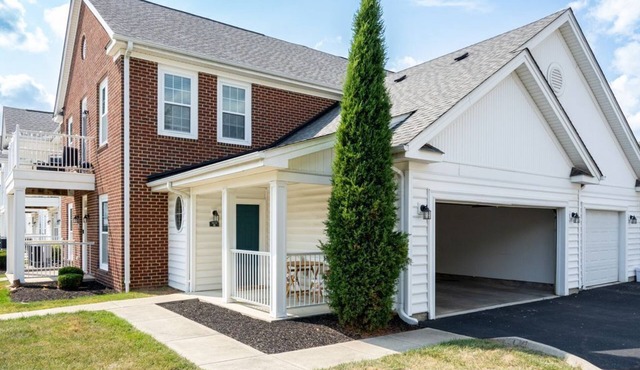 New Albany 2BR | 2-Car Garage | Walk to Dinner in Columbus