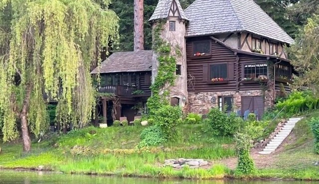 New Listing! Lakefront | Private Beach and Dock | 3 Master Suites | Hot Tub in Harrison