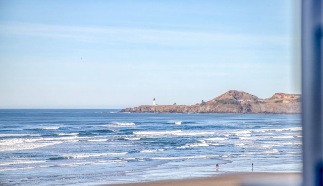 Oceanfront Condo in the Heart of Nye Beach-Steps to the Best Restaurants! in Newport