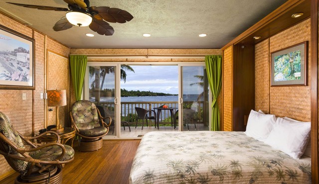 Oceanfront Hana Kai Maui #2 - Romantic Studio 100' from Water! Kitchenette