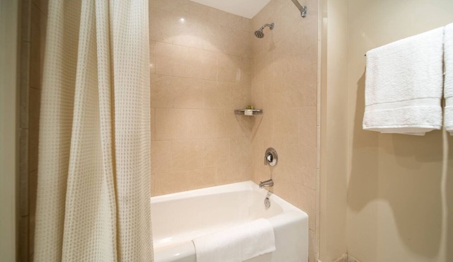 Oceanfront Maui Stay: 1 Bedroom Mountain View at Honua Kai Resort & Spa