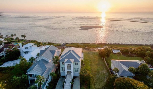 Oceanfront Home Offers Breath Taking Views & Sunrise in Saint Simons Island