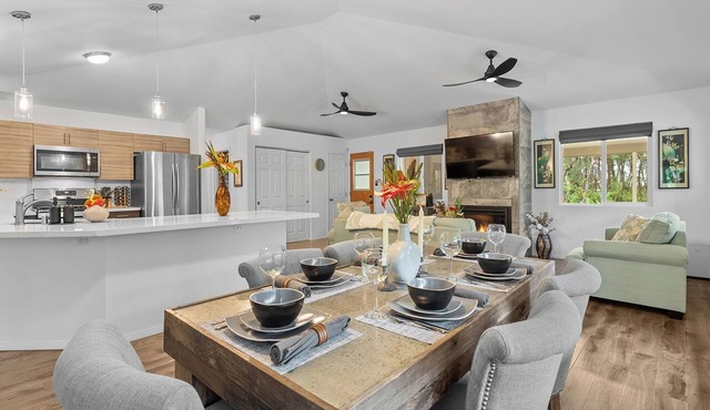 Ohia Lehua Hale-Hot Tub-Fireplace-Fire Table-3-Bed, 2-Bath Newly Renovated Home
