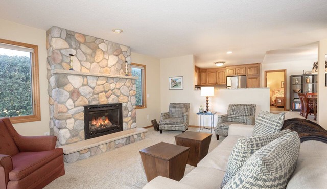 Open for the Holidays! Gorgeous water views, Big Fireplace, Near XC and Wineries in Lake Leelanau