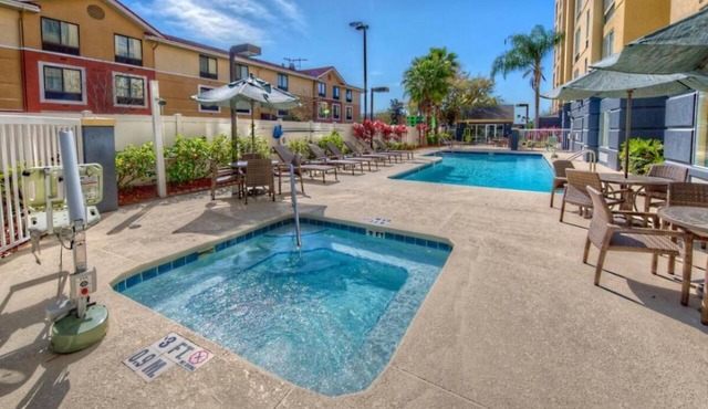 Orlando Vacation Spot! Near Universal Studios Orlando! Free Shuttle & Breakfast! in Orlando