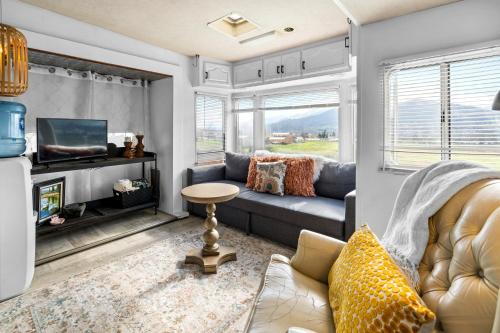 Paschal Winery - Glamp Cottage Trailer in Talent