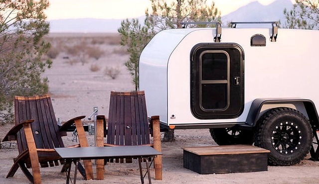 Peaceful Desert Glamping Trailer with Vineyard Views Near Death Valley National Park, California in Amargosa Valley