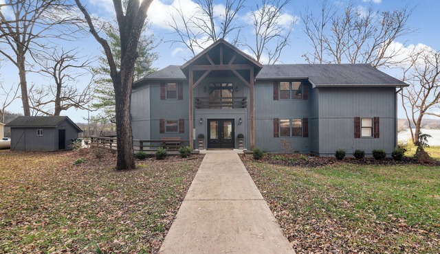 Peaceful Riverfront Retreat with Stunning Views in Mountain Home