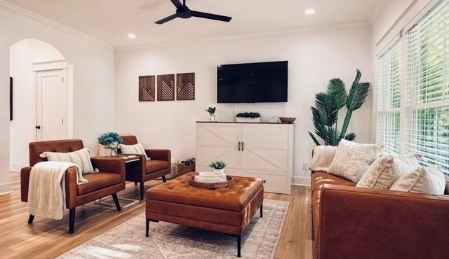 Peaceful Townhome 12 Min to Liberty Sleeps 8 with Pool and Screened Porch in Rustburg