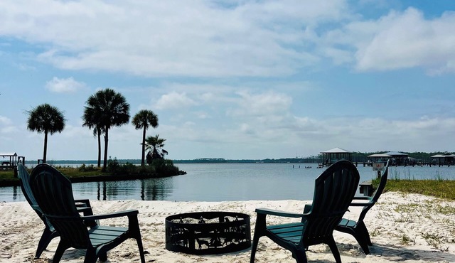 Peaceful Two Bedroom Cottage with Private Beach on Wolf Bay in Elberta