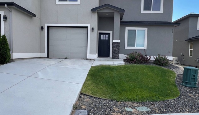 Perfect 3-bedroom townhome with AC in peaceful Richland in Richland