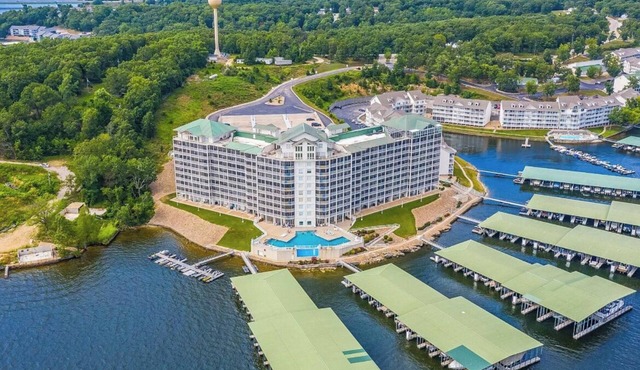 Perfect Location! Newly Remodeled- 2021 Condo right in the heart of Osage Beach in Osage Beach
