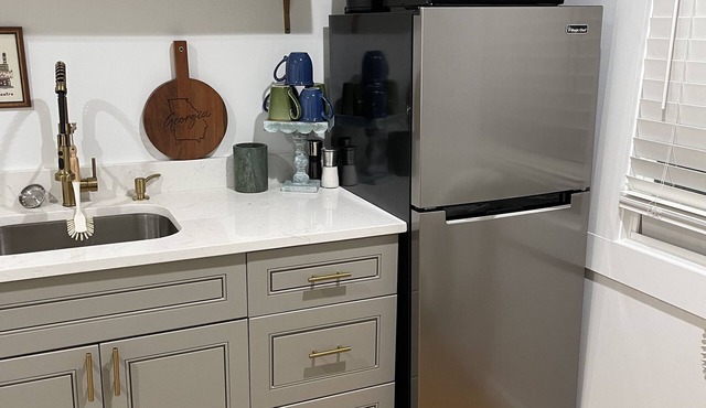 Pet-friendly City Cottage near Ponce City Market and Piedmont Park in Atlanta