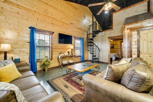 Pet-Friendly Eagletown Home ~ 3 Mi to Kayaking! in Eagletown