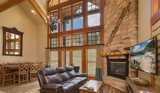 Pet Friendly Elkpoint Townhome - Ski in/Ski Out - Best Location - Arcade Game in Durango