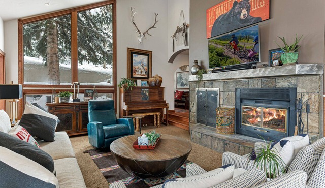 Pet Friendly Luxury Home with Private Hot Tub + Woodburning Fireplace in Vail