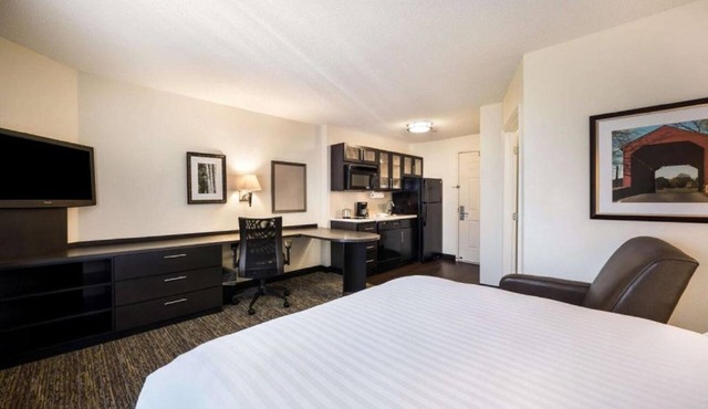 Pet-friendly Room l Extended Stay Near to Nam Dae Mun Farmers Market – 0.5 mi in Duluth