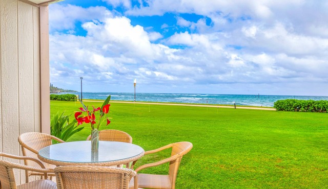 Pono Kai B109, Beautiful Oceanfront, AC, Walk to Town, Sunrise View
