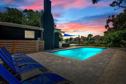 Poseidons Palace waterfront paradise with private pool and hottub in Panama City Beach