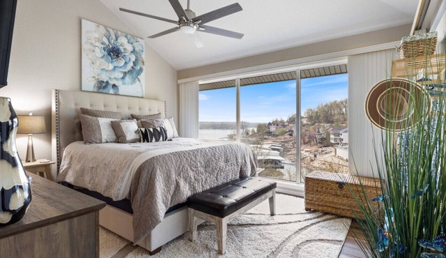Posh Penthouse-Top Floor, Waterfront, Pools, & Pickleball! in Village of Four Seasons
