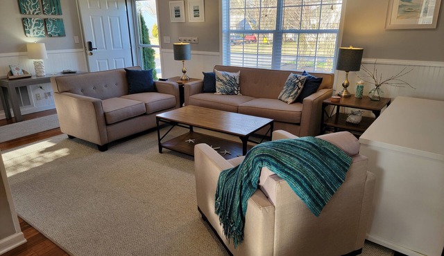PRICE DROP - HIGHLY RATED! Cozy, single family home close to beach and golf in Ocean View