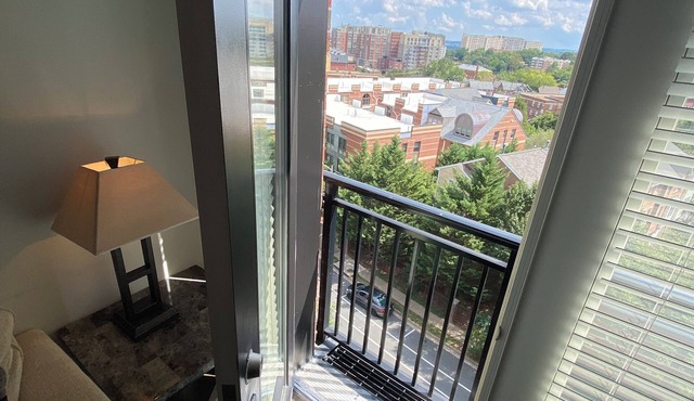 Prime Location 1BR in Secure Bldg., Near Dining, Amenities & Walkable! in Arlington