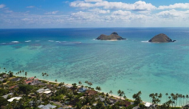 Private, beachfront apartment in Lanikai with stunning ocean views!
