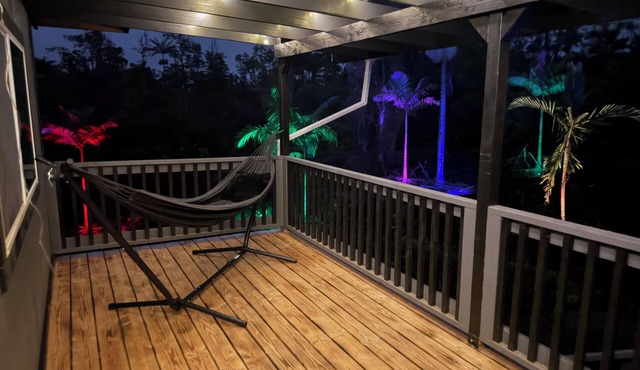 Private off grid cabin with AC & WIFI near Volcano